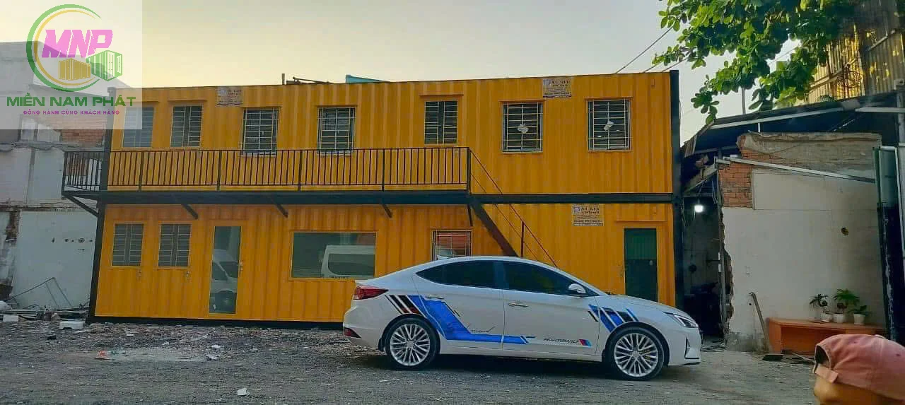 Toàn cảnh KCN Tân Uyên 3 với container kho và văn phòng