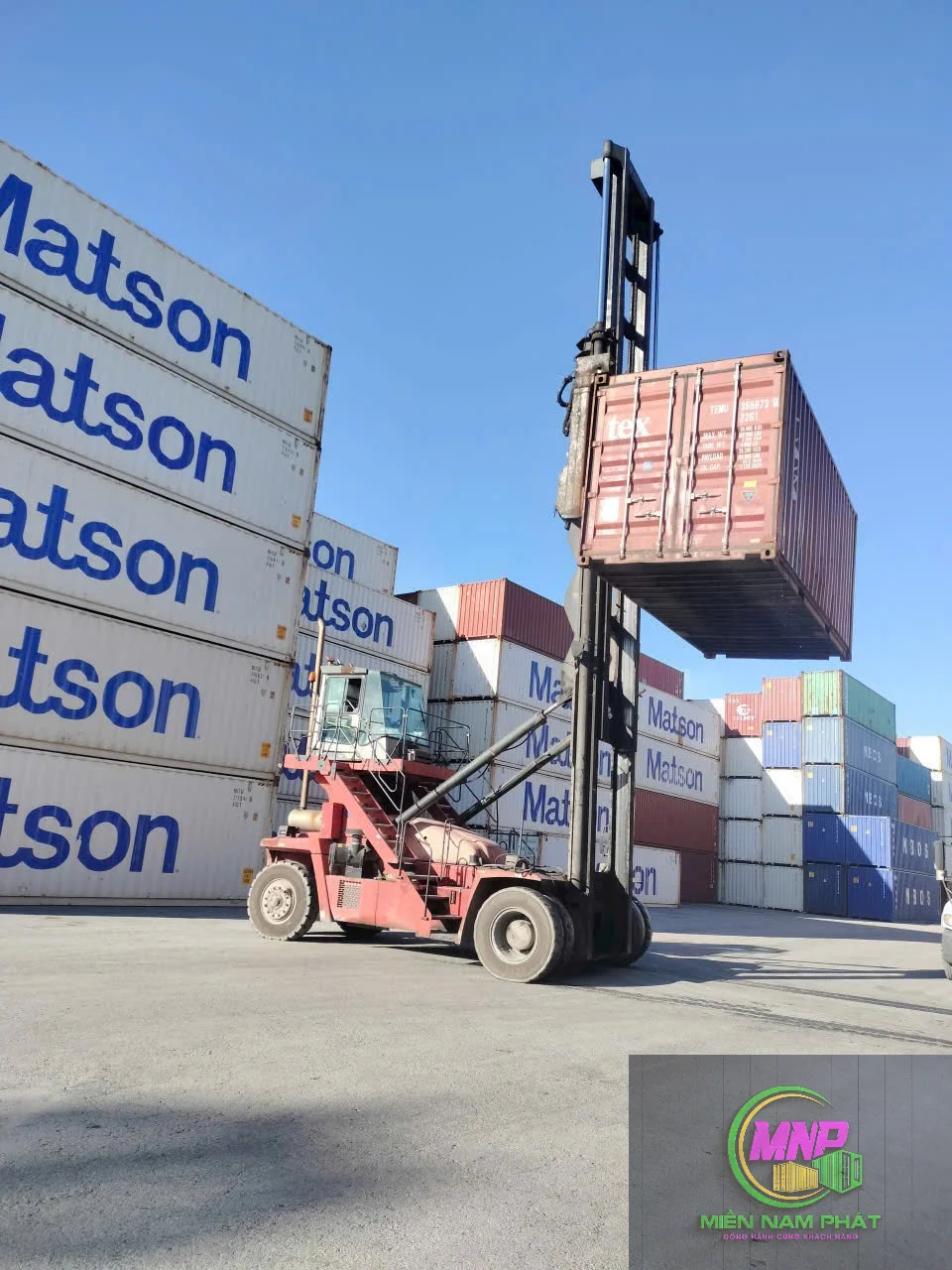 Container kho đặt gần nhà máy tại Tân Uyên Bình Dương