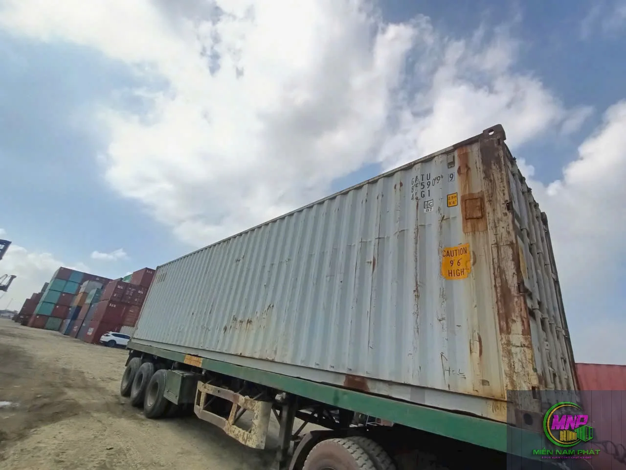Hạ container kho 40ft tại khu vực Hồng Ngự ngày 04/02/2026