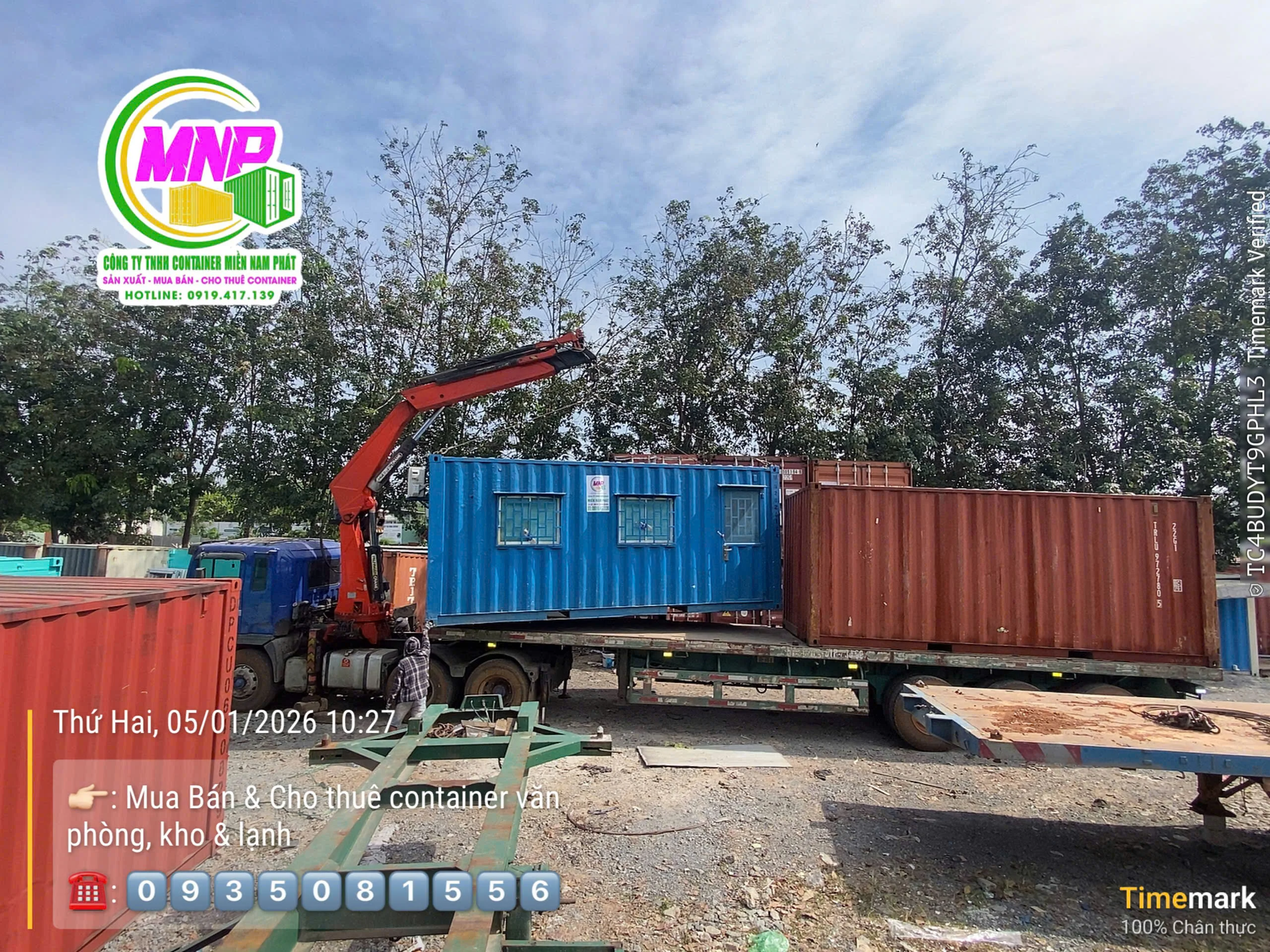 Kho trung gian lưu trữ nguyên vật liệu và bán thành phẩm trong giai đoạn chờ hoàn thiện nhà xưởng